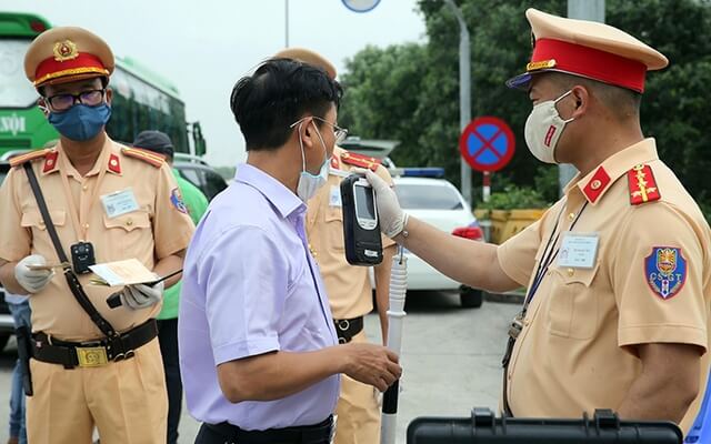 sau khi uống rượu bia bao lâu thì lái xe