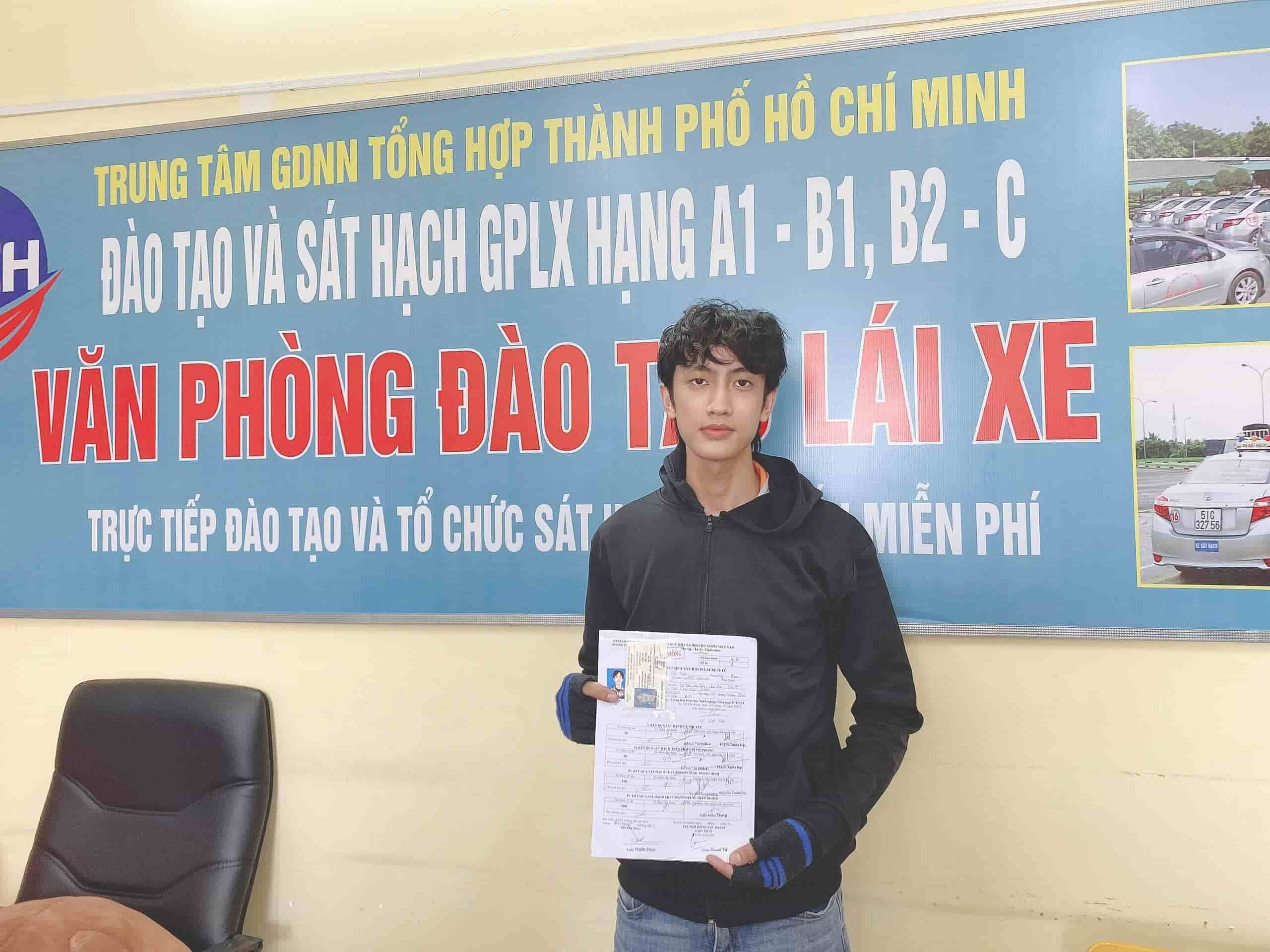 học phí trung tâm dạy nghề lái xe tổng hợp là bao nhiêu