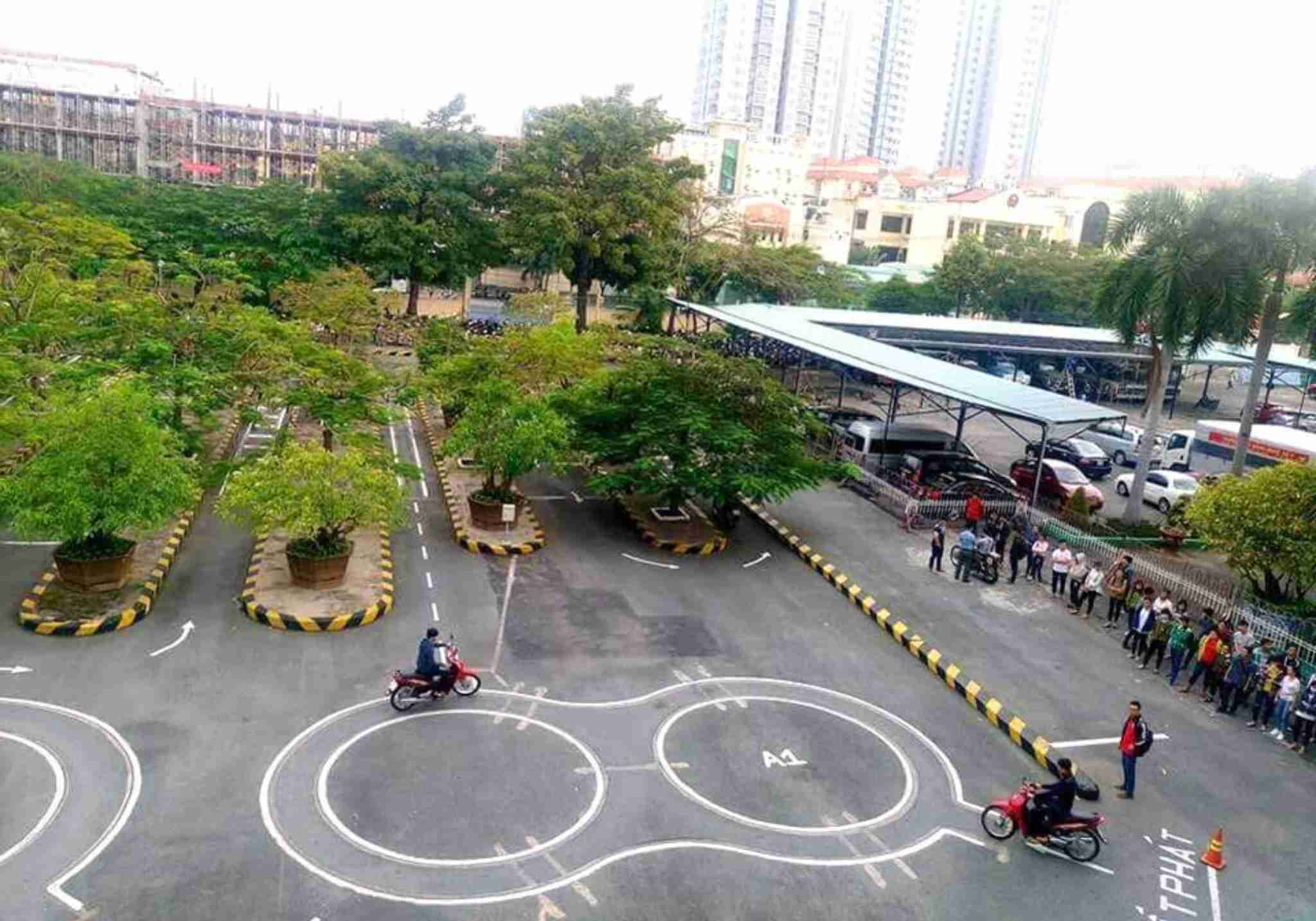 học lái xe ô tô số sàn tại q4