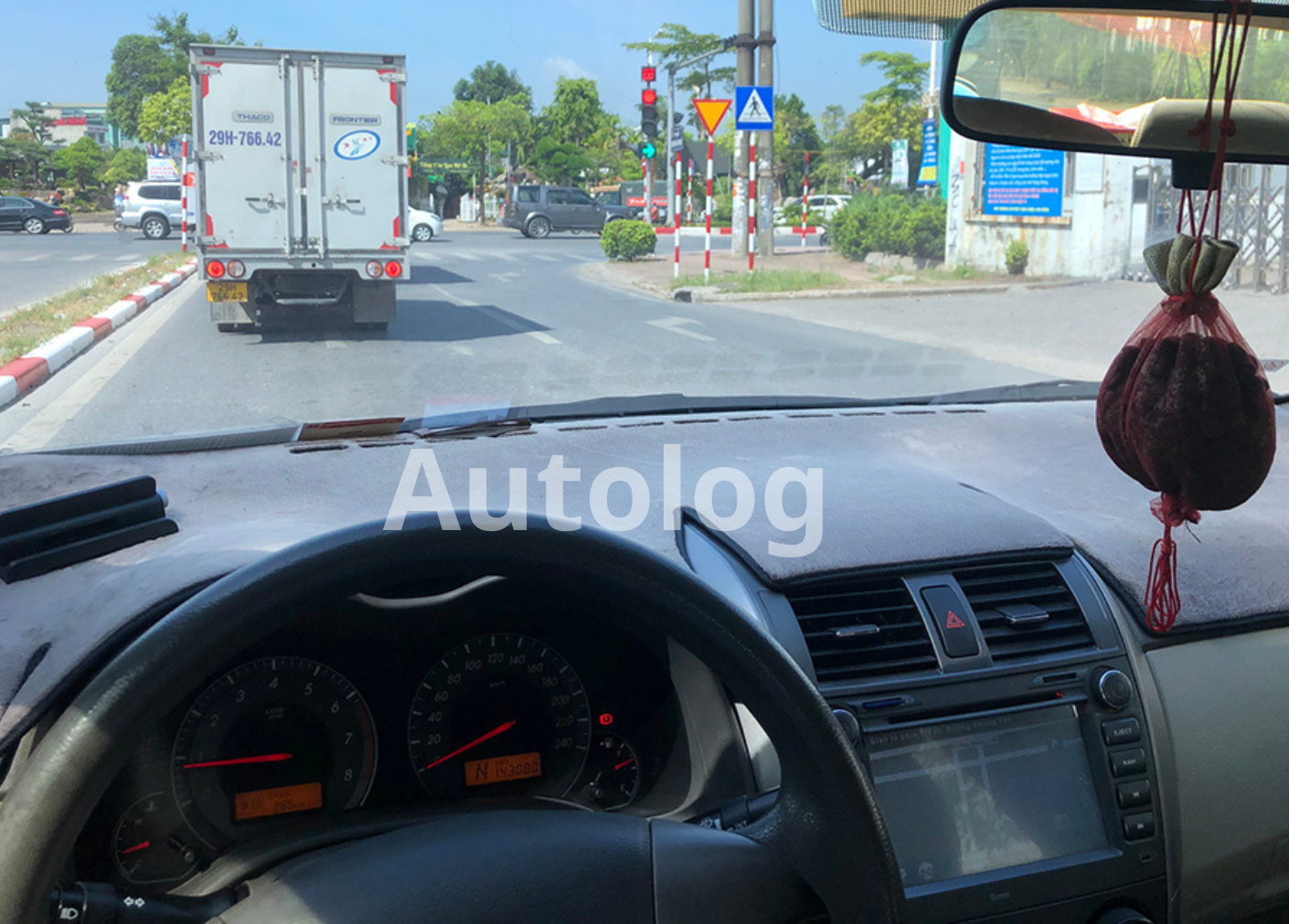 lái xe chạy dat